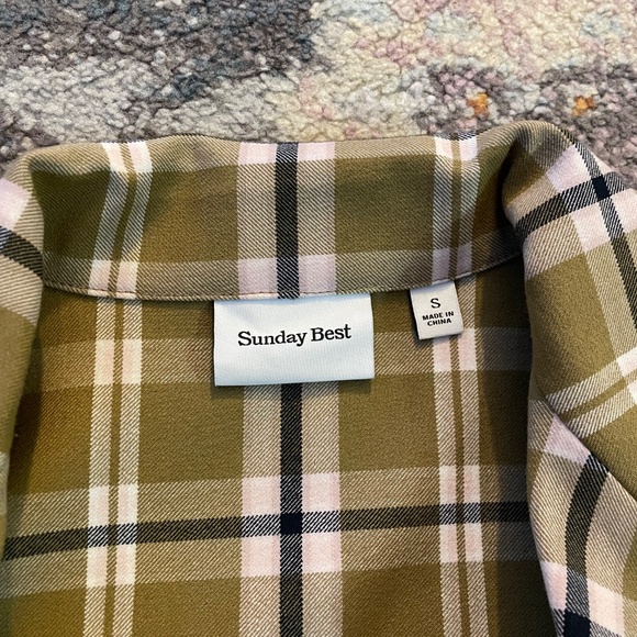 Aritzia Bundle (shirts, shorts, sweater) - Picture 10 of 16